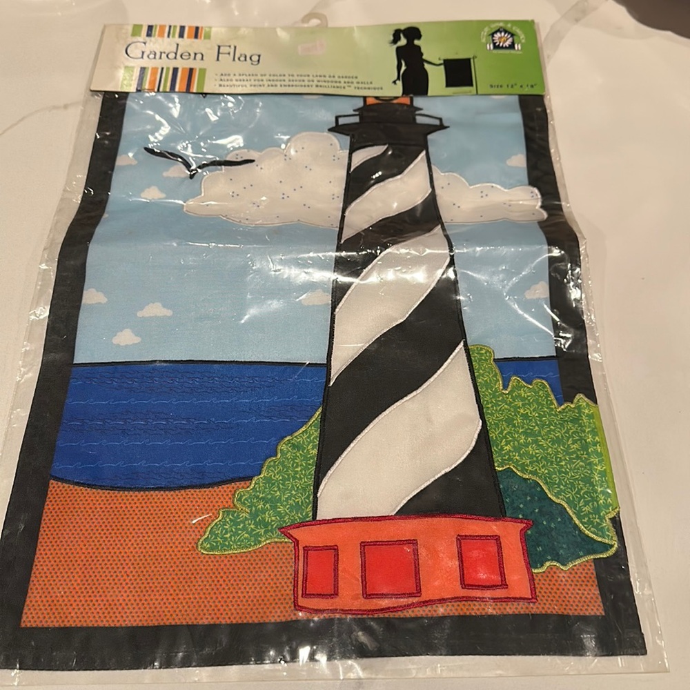 GUIDING LIGHTHOUSE GARDEN FLAG ~ SEALED/12" x 18" nwt